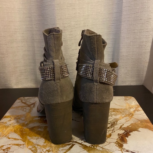 Nine West Grey Bootie size: 8 - Picture 5 of 7